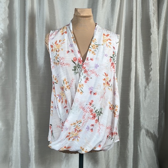 Liz Claiborne | Floral Wrap Sleeveless Blouse | Size Large - Picture 2 of 9